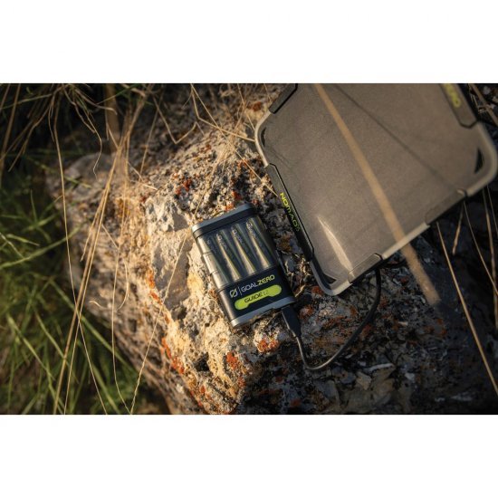 Ensemble chargeur de piles Guide 12 et panneau solaire portatif Nomad 5 par  GOAL ZERO 44260