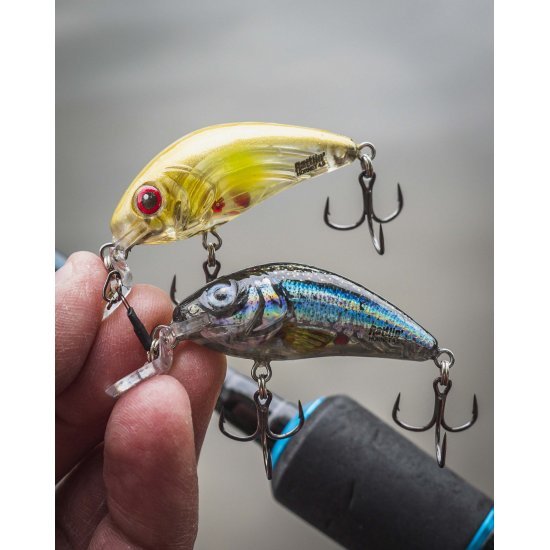 Salmo Rattlin Hornet Shallow Runner 3,5 cm Transparent Holo Melt